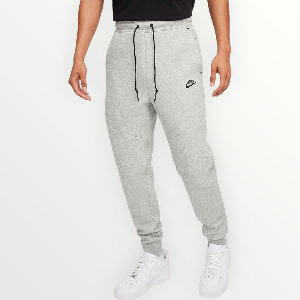 Pantaloni Nike Tech