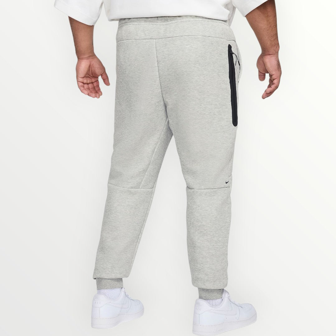 Pantaloni Nike Tech